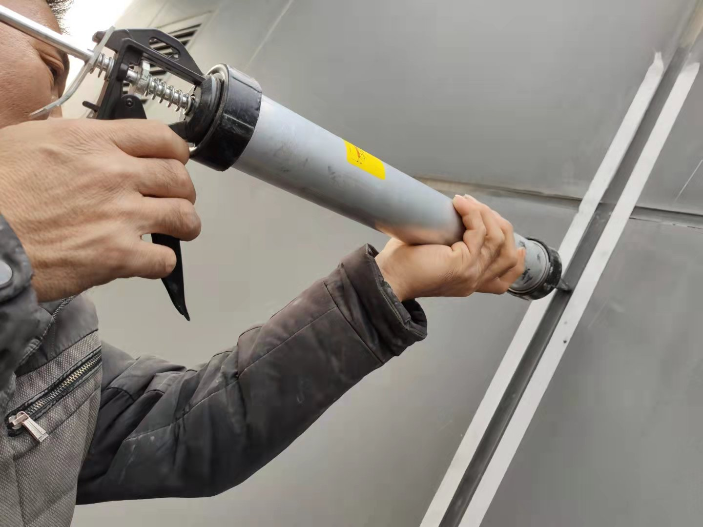 How Long Does Silicone Sealant Take to Dry